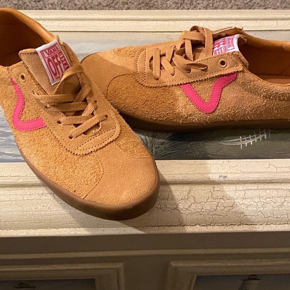 Vans Brown and Pink Sneakers suede size 10.5 mens nwt - Picture 3 of 5